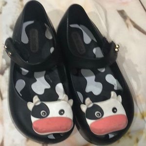 Black cow Mini Melissa’s size 7
